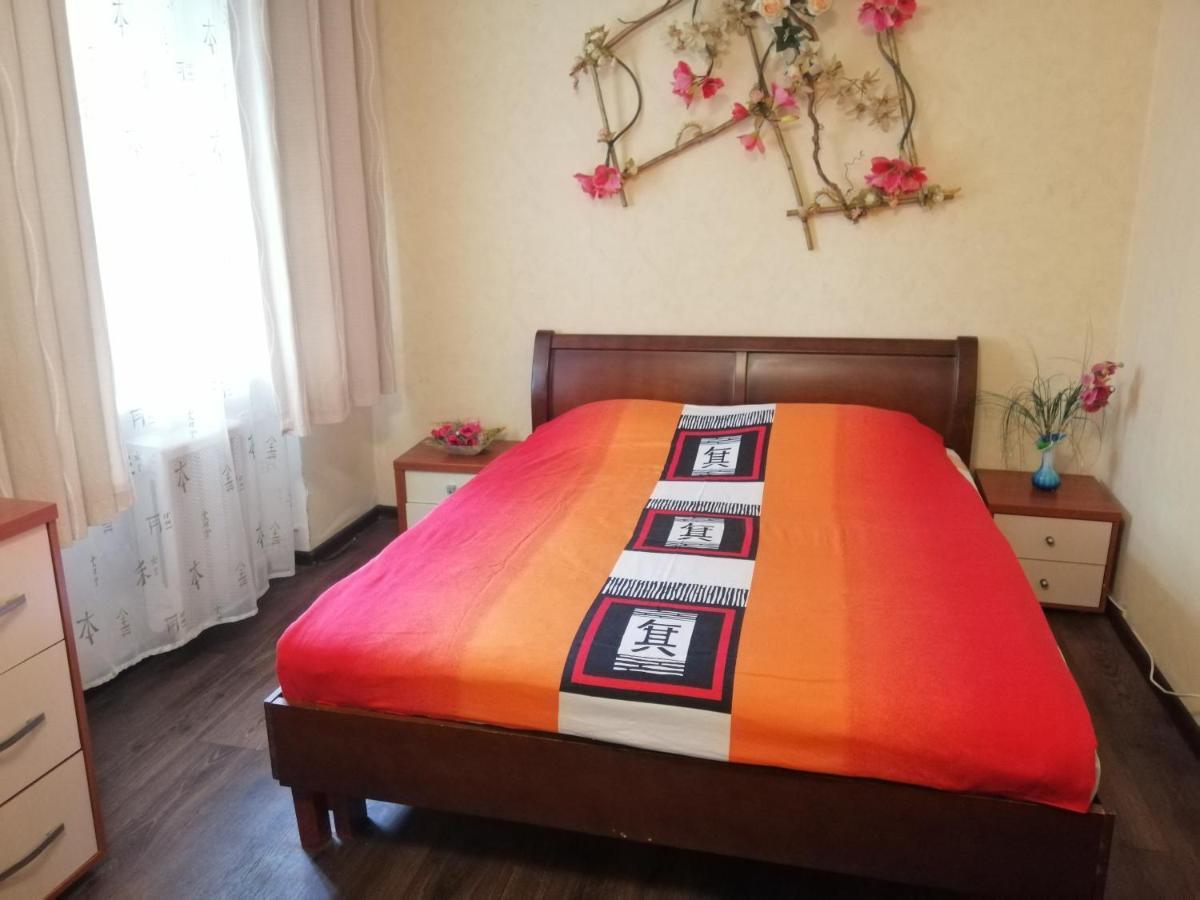 Isida Hotel: Near Zhuliany Airport And Beresteiska Metro Apartment Kyiv